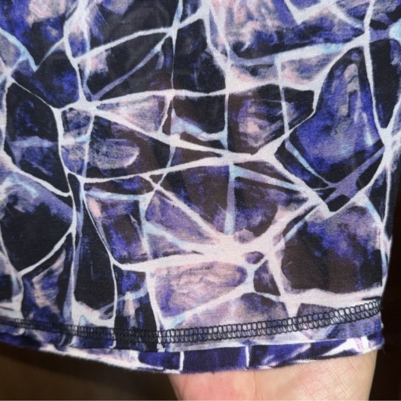 8/$25 Blue and Black Patterned Short Sleeve Top size medium Simply Vera - Picture 4 of 4